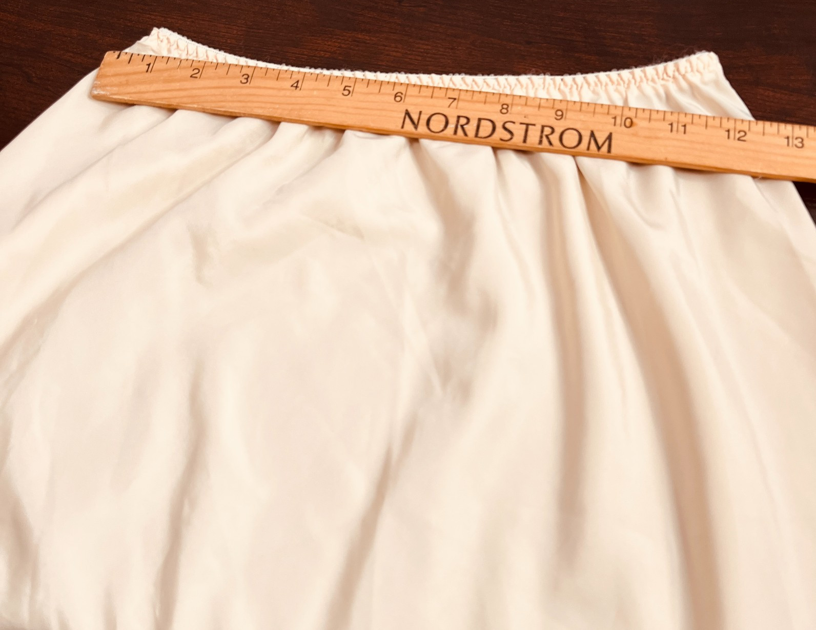 Barbizon Half Slip Womens Size M Beige Nylon Blend STYLE P. CLASSIE Scallop Trim