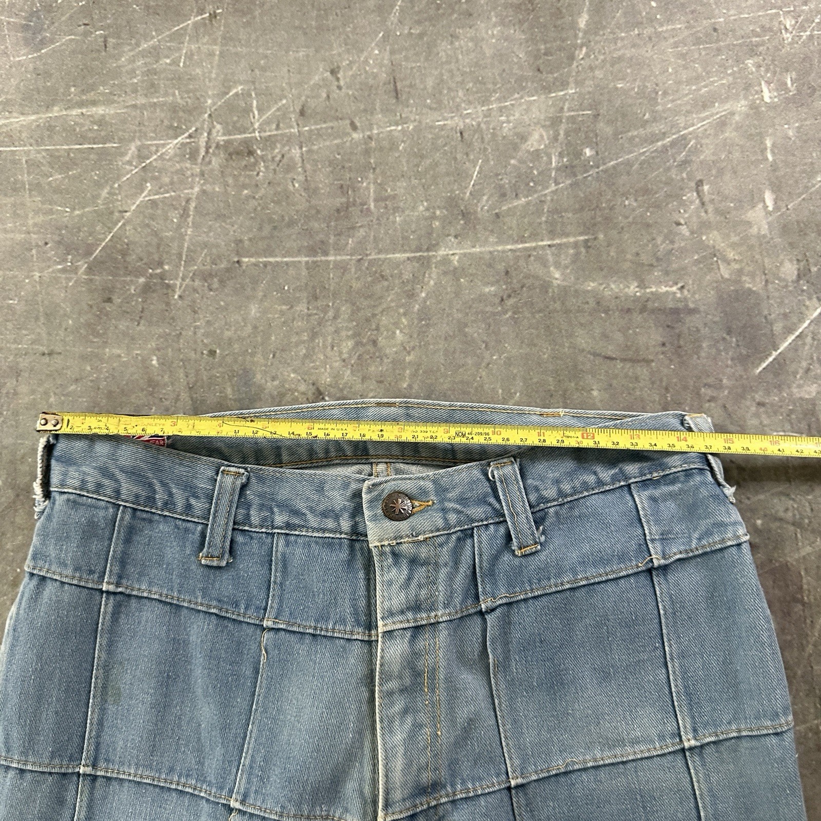 Vintage &rsquo;70s Brittania Patchwork Light Wash Bellbottom Boho Flare Jeans 33 Waist
