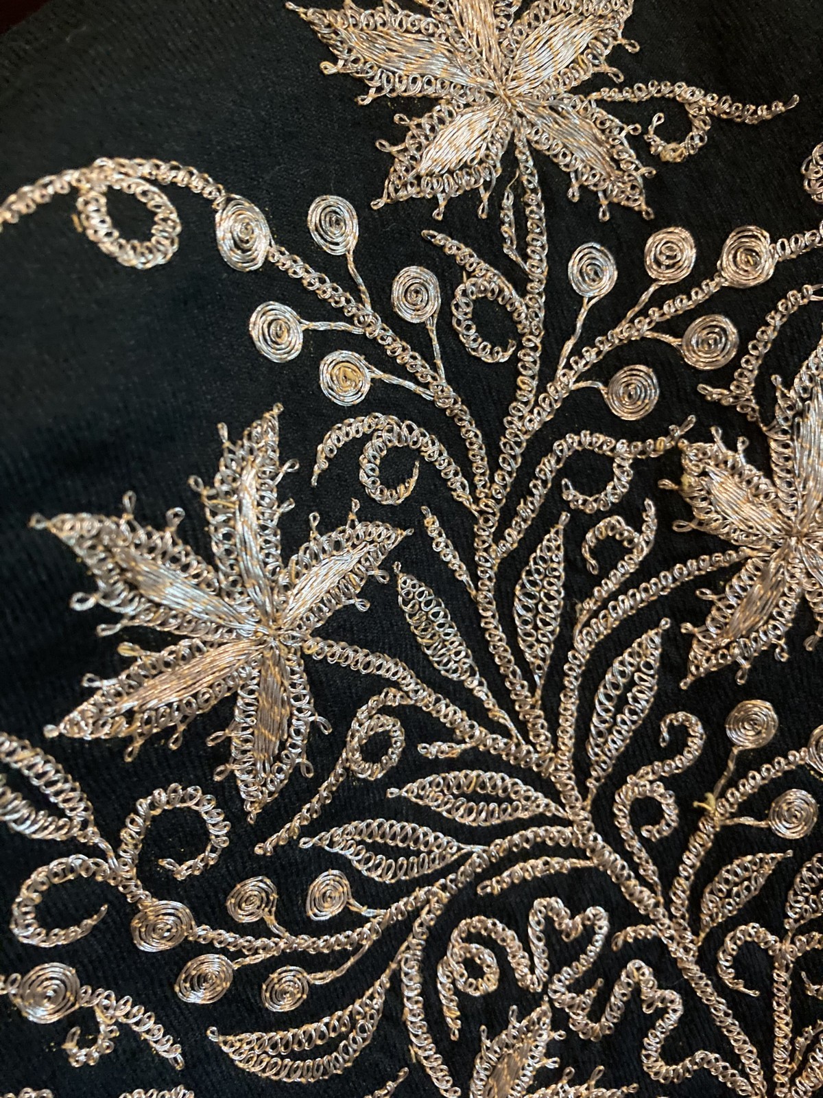 Vintage Black Gold Wool Silk-lined Hand Embroidered Women&rsquo;s Cape 1940s