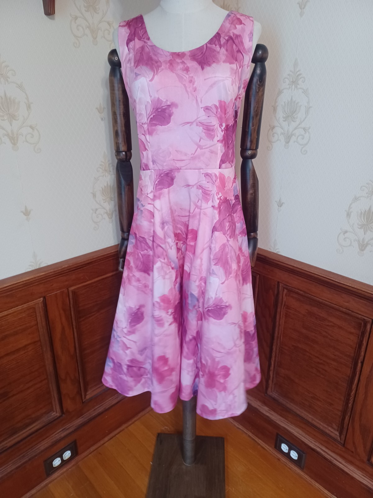 Vintage 1960s/70s Pink Pastel Romantic Mod Garden Party Watercolor Floral Dress