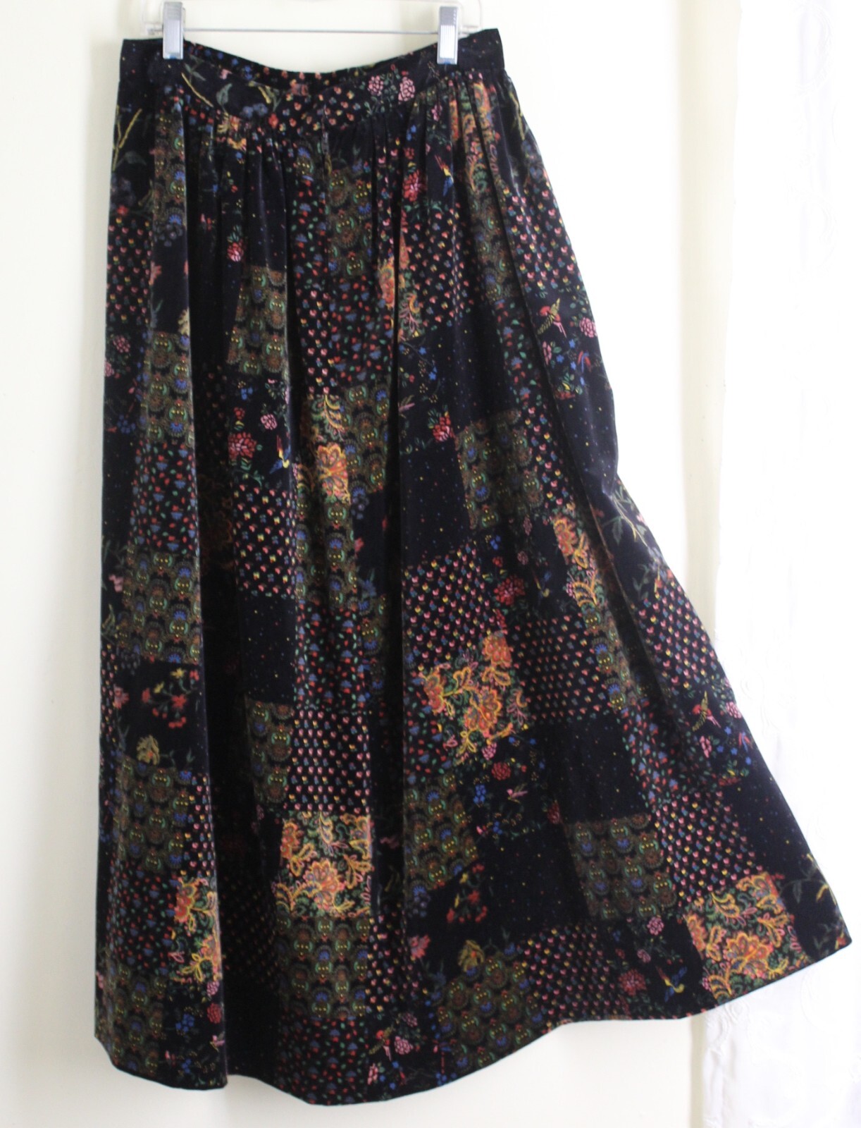Estate Vintage Hand-Made Velvet Patchwork 28&Prime; Waist M 8 10 Long Gypsy Skirt