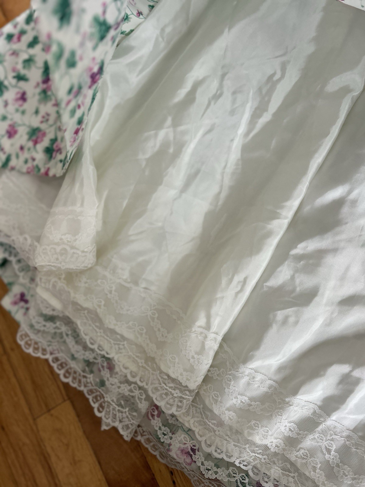 Victorian Prairie Dress Puff Sleeve Bustle Back Ruffles Violet Violets M/L