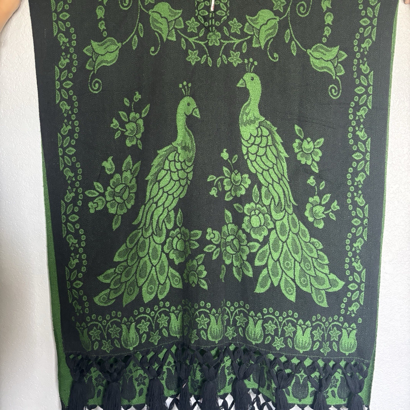 Artesanía San Marín Handmade Green/Black Peacock Print Poncho