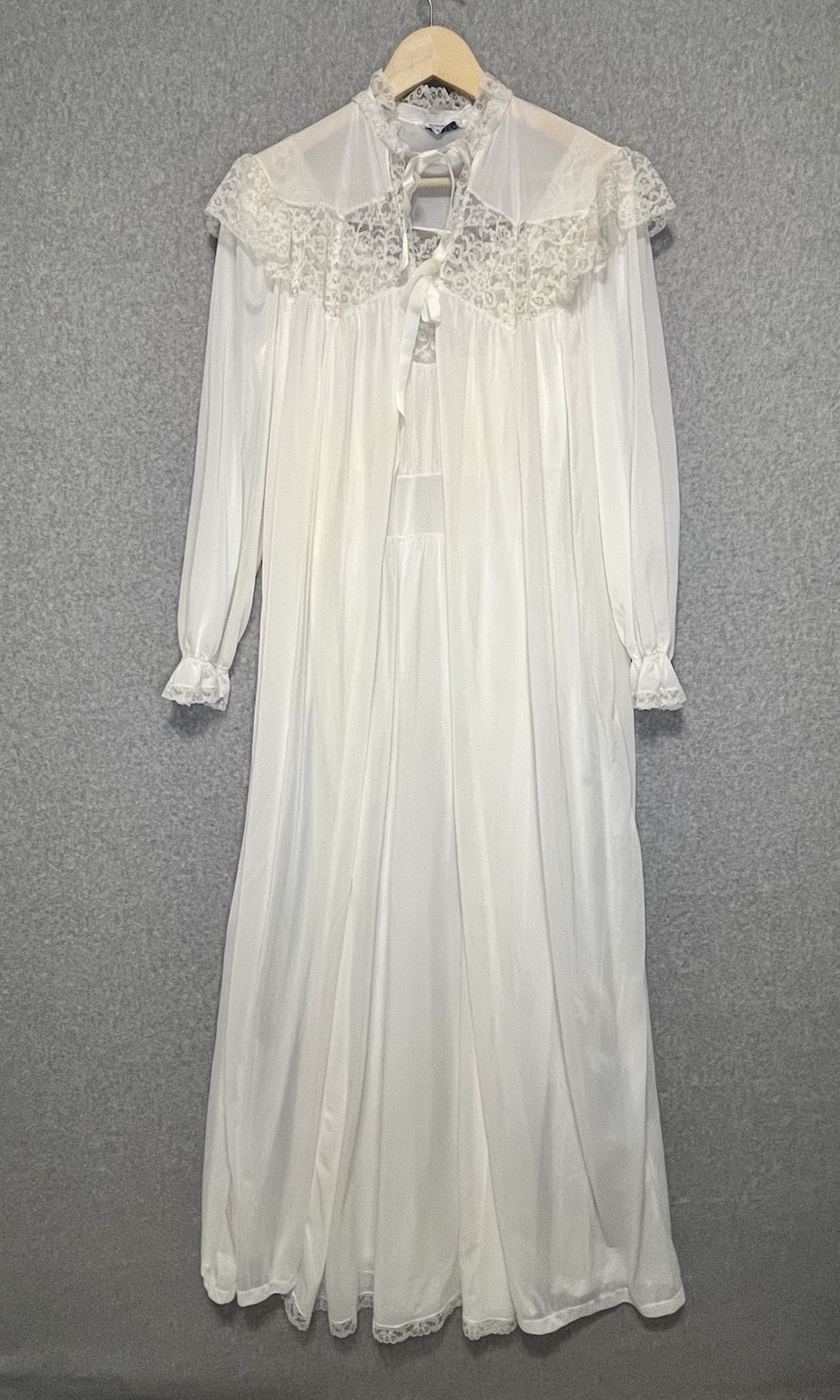 MCM Peignoir Set Radcliffe White Nightgown 2-Pc Lingerie Long 36 M Bridal VTG