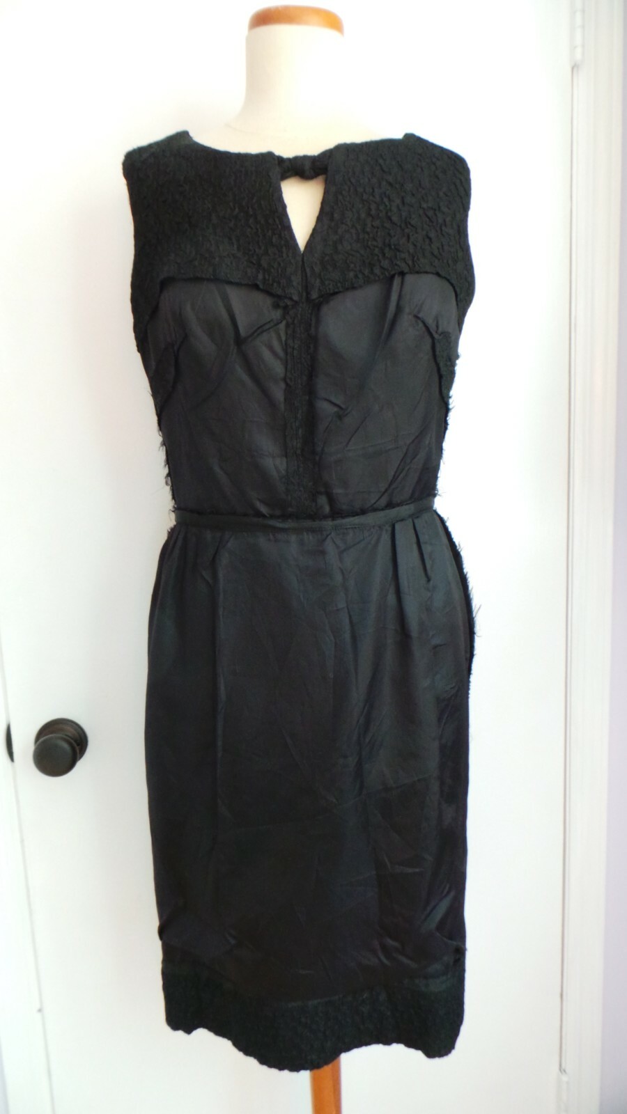1950s-1960s black sleeveless texture sheath dress lined Sz 8? 30&Prime; waist 38&Prime; bust