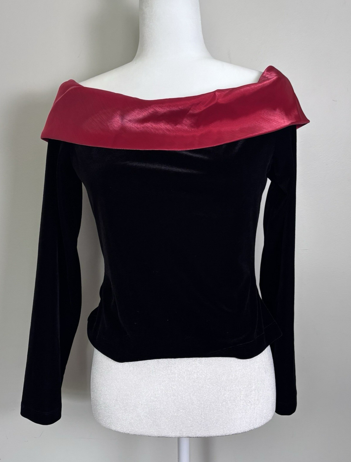 Vintage Cachet Off-the-Shoulder Velvet Satin Long Sleeve Top-Black/Red-Size 4