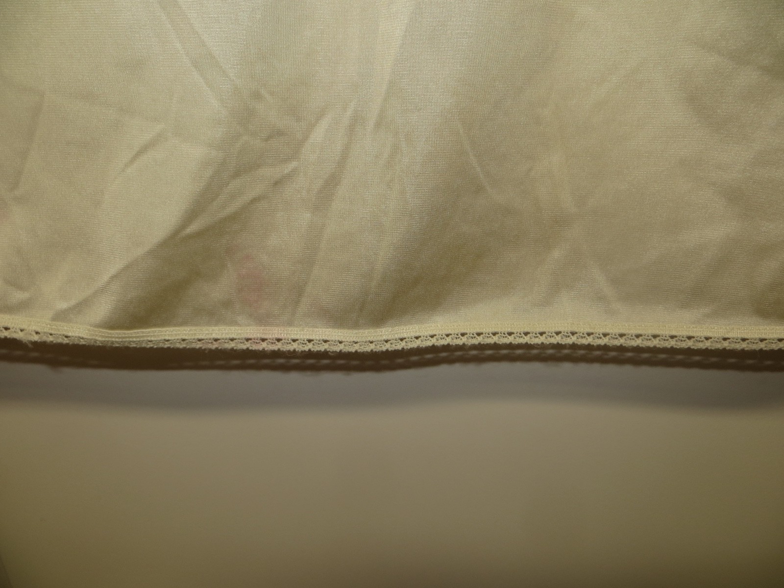 Vintage Vanity Fair Half Slip – Off-White Color – Size Medium – 22&Prime; Long