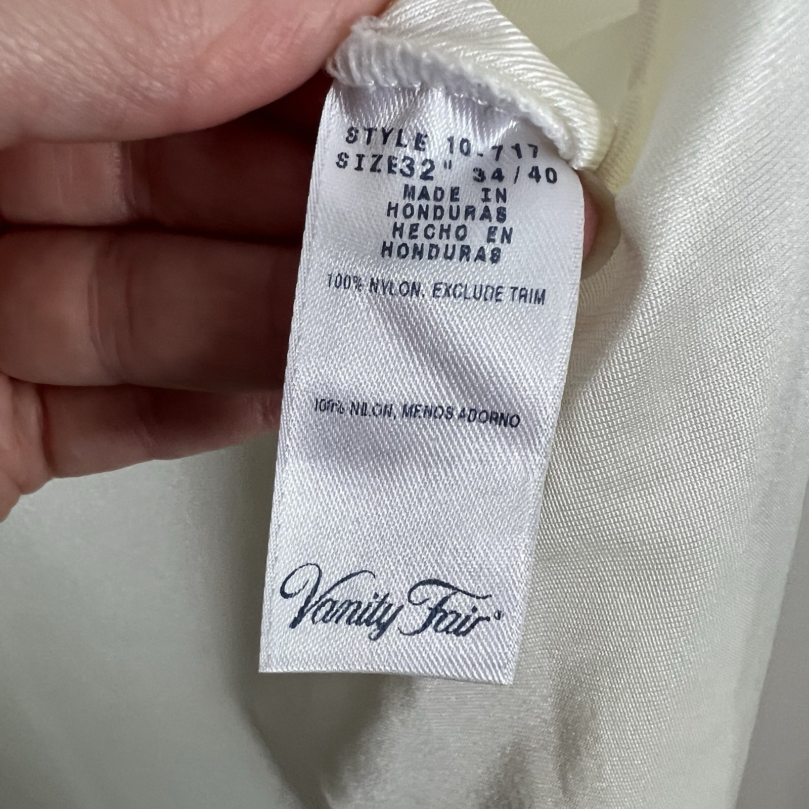 Vintage Slip SIZE SMALL 32 White Classic Nylon VANITY FAIR formal