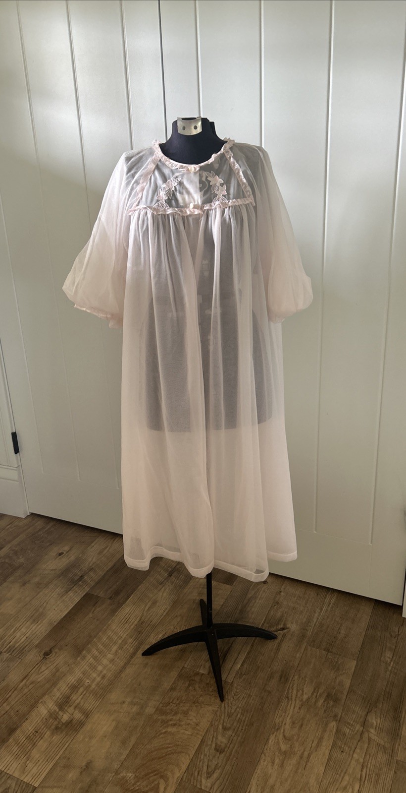 Vintage 1970’s Lorraine Quality Lingerie Sheer Pink Negligee Robe Size Medium