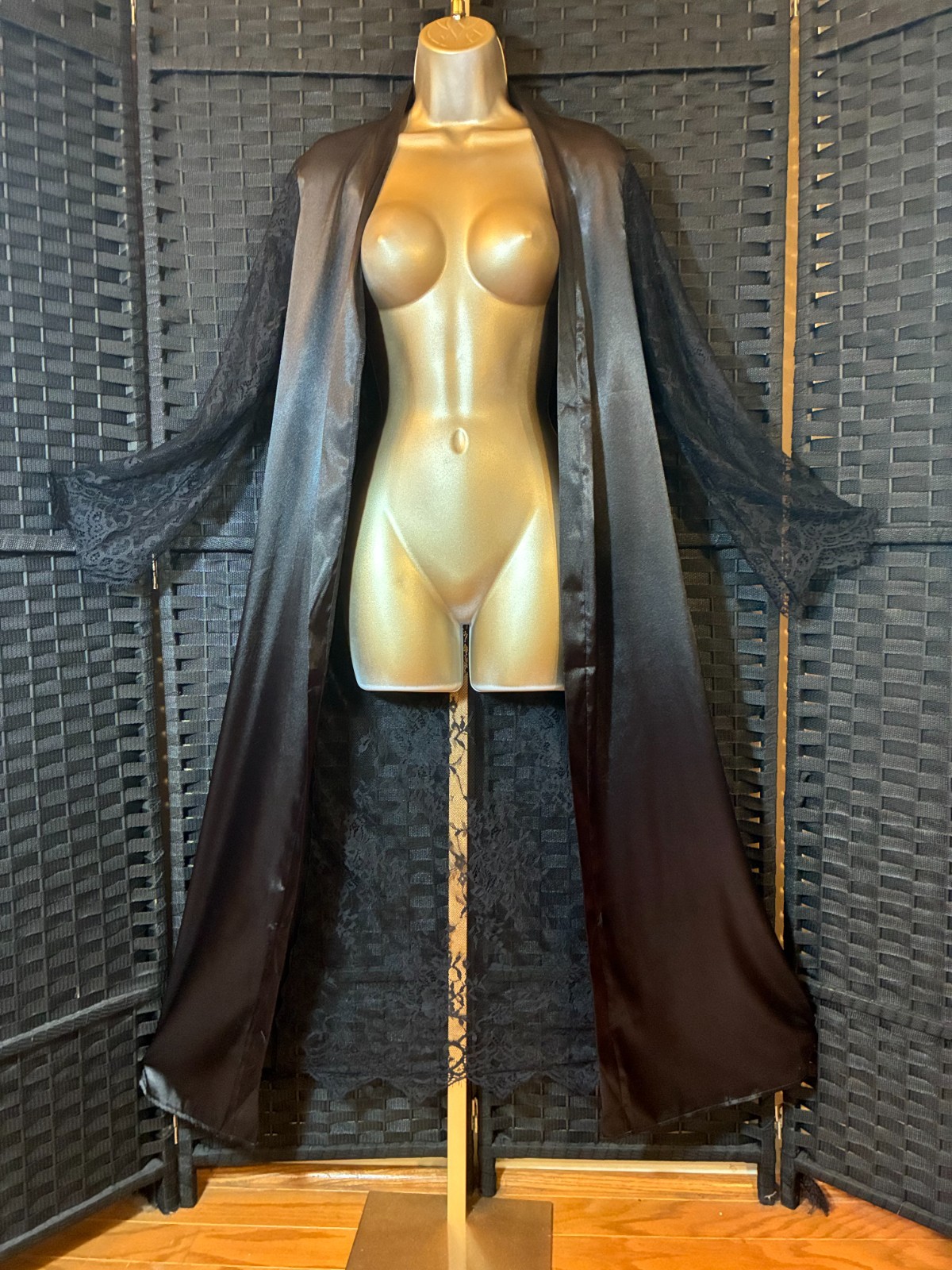 Long BLACK LACE ROBE Medium SWEEP WRAP POINT Hem Sleeve GOTH Open Front Duster