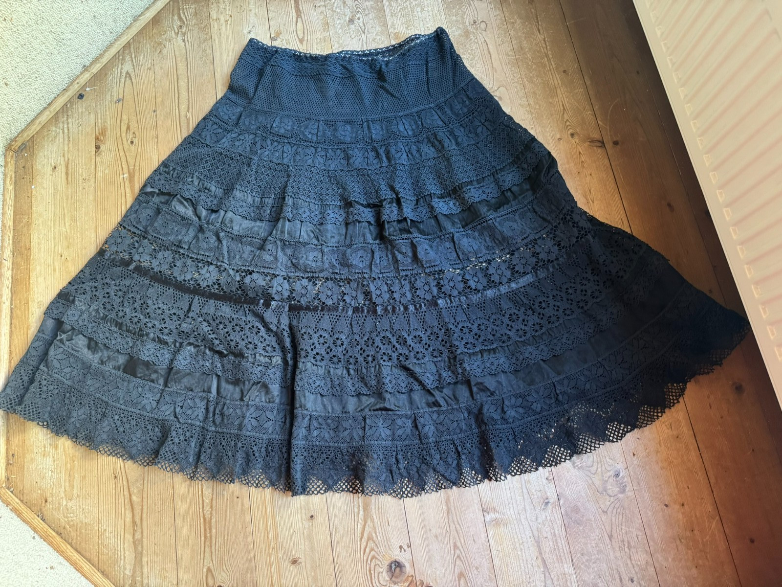 Antique Edwardian 1900 Cotton Gothic Lace Skirt Vintage 44/46