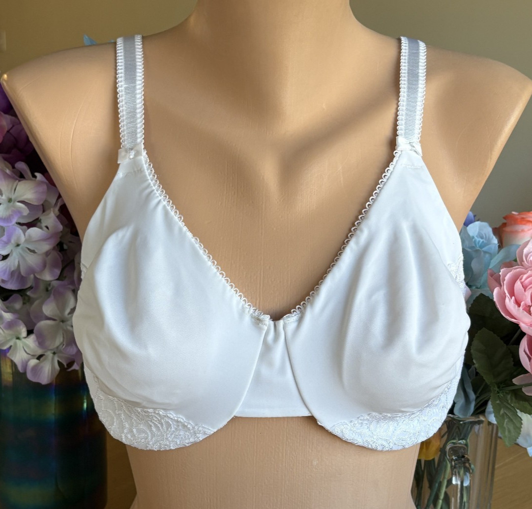 OLGA 38D Snow White Luxury Lift Full Figure Molded Cup Underwire Bra #35063
