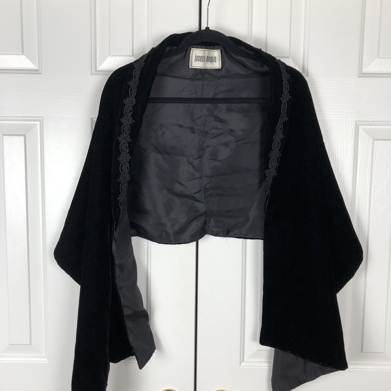 Vtg Black Velvet Cape Open Front Braided Trim Joseph Magnin Evening Witchy Goth