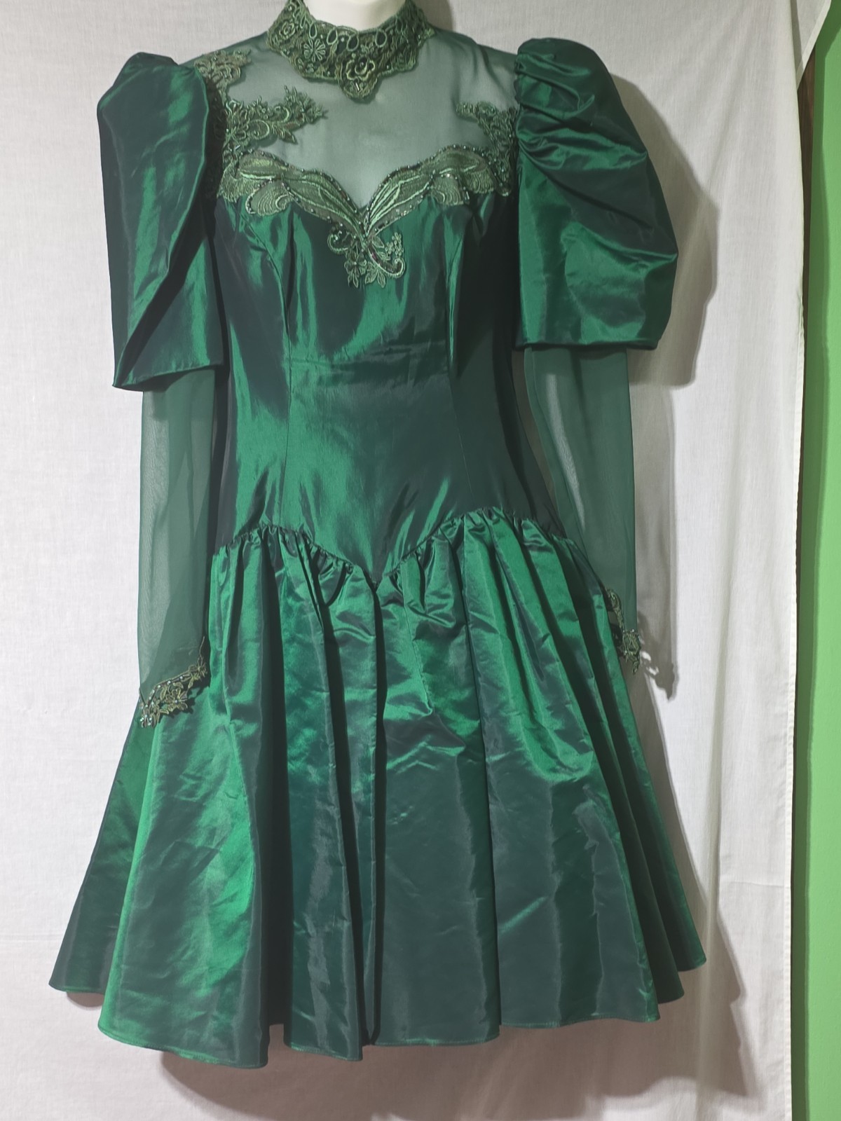 Vtg Emerald Green Taffeta Party Dress Beads Sheer LONG slv pfffy Unbranded VG