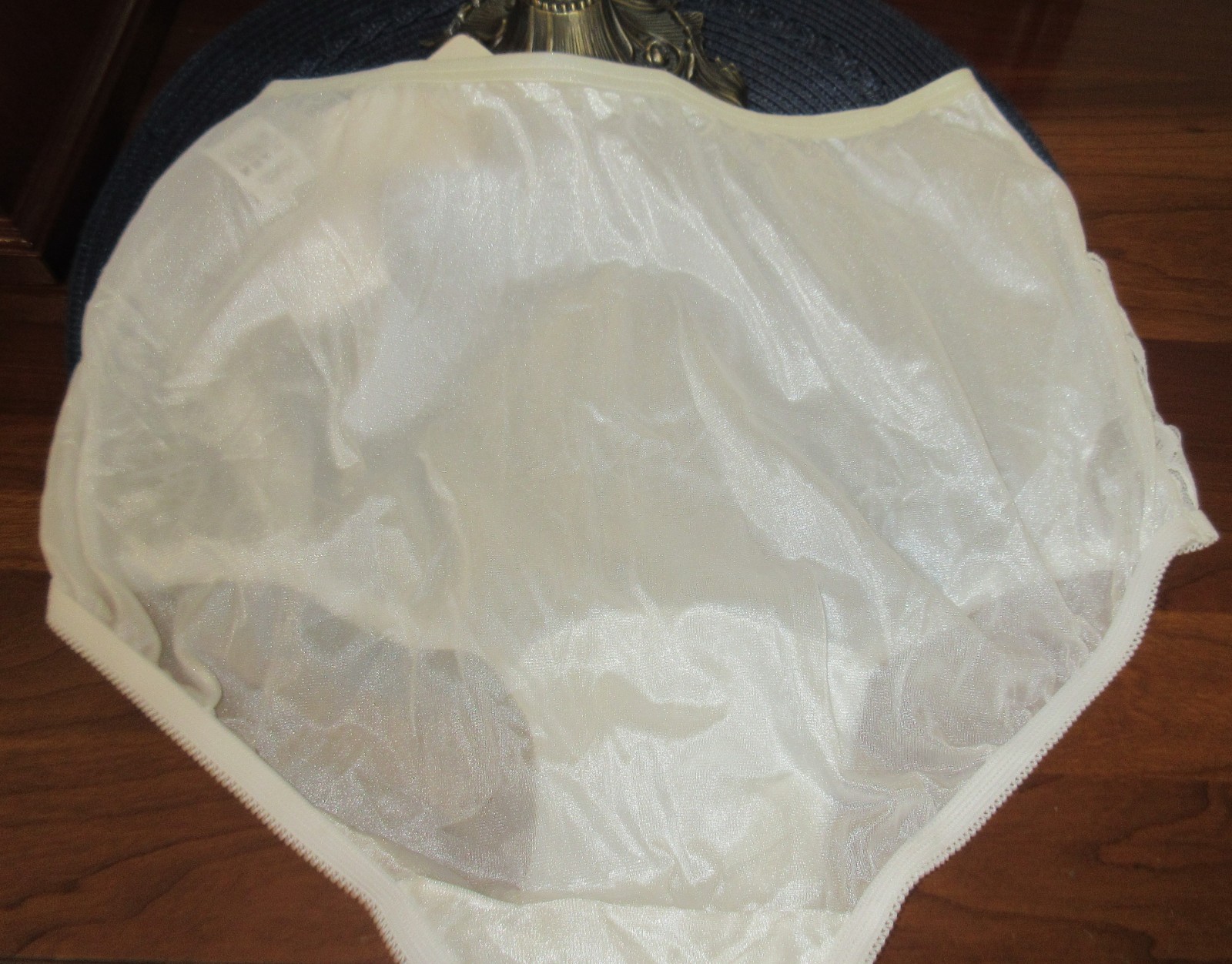 NOS VANITY FAIR 13001 WHITE SISSY hi waist GRANNY LACE leg panties sz 12/5XL