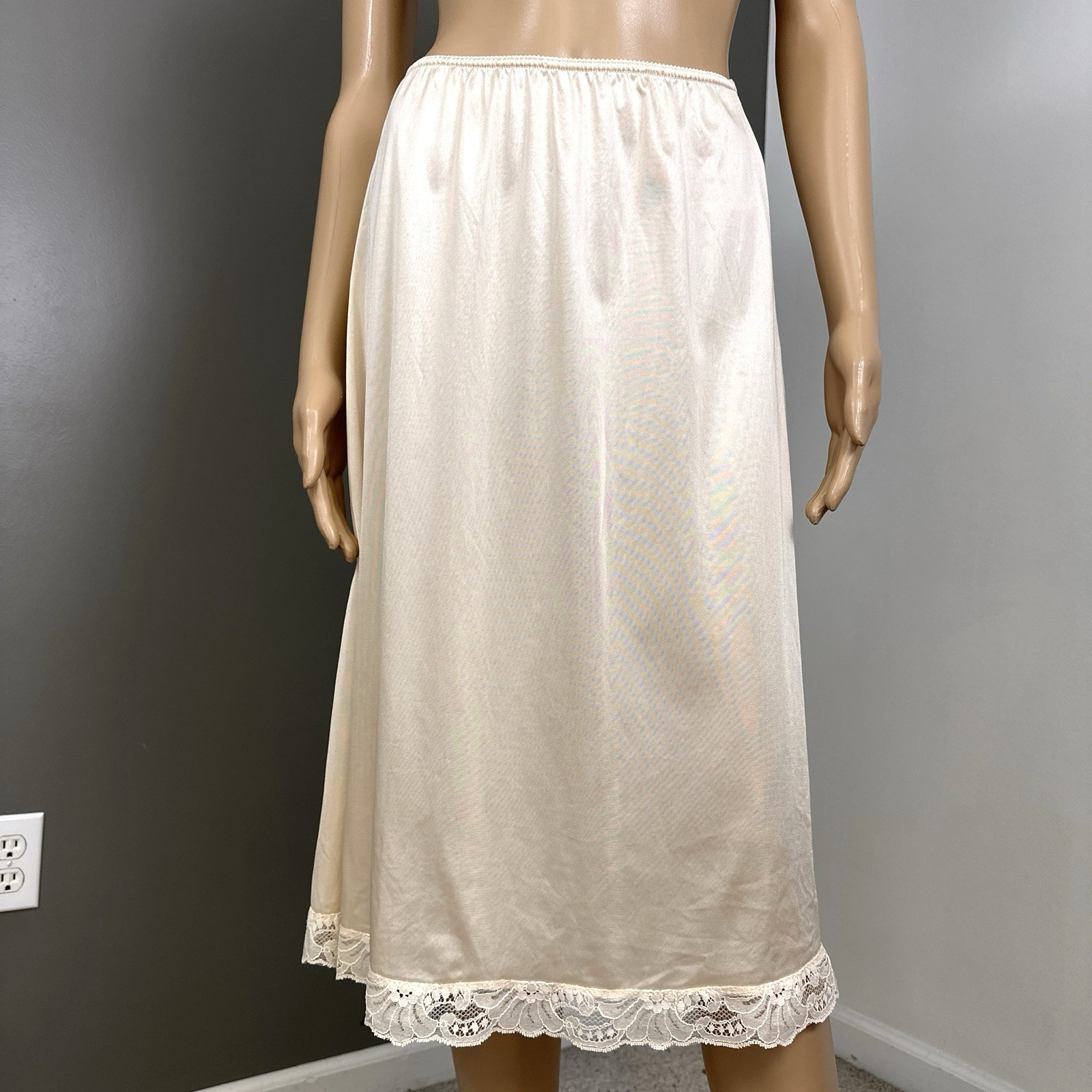 Vintage Maidenform Wise Buys Half Slip Midi Medium Peachy Beige ILGWU USA 81413