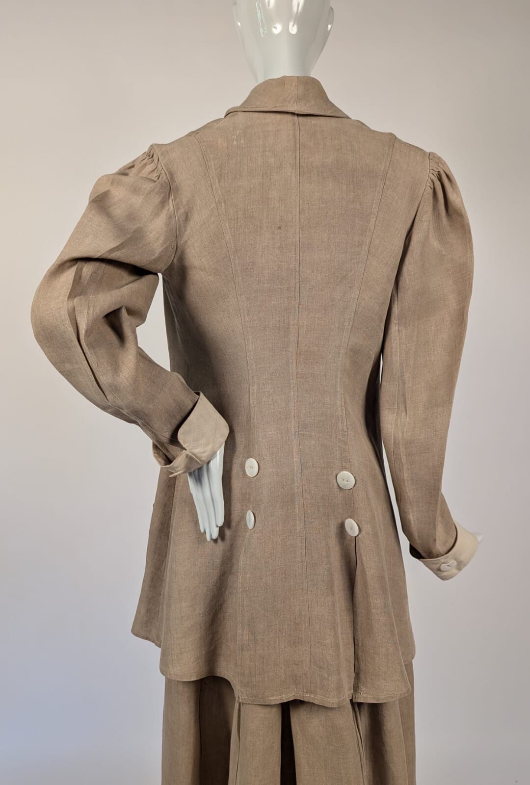 ANTIQUE EDWARDIAN 2 PC LINEN WALKING SUIT W POLISHED SHELL BUTTONS