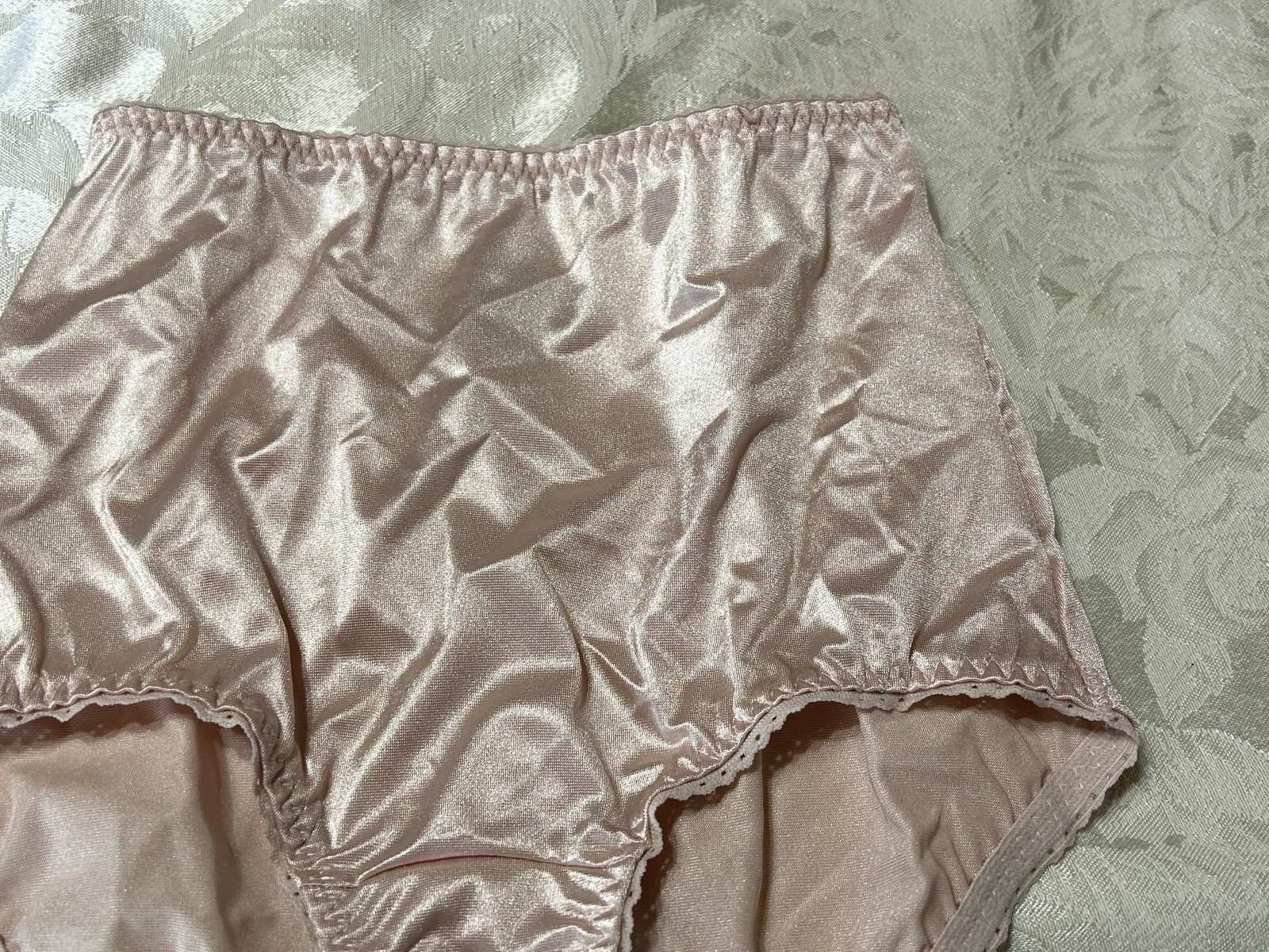 NWOT Vtg VANITY FAIR 40301 Second Skin Satin S Pink Brief Panties #328