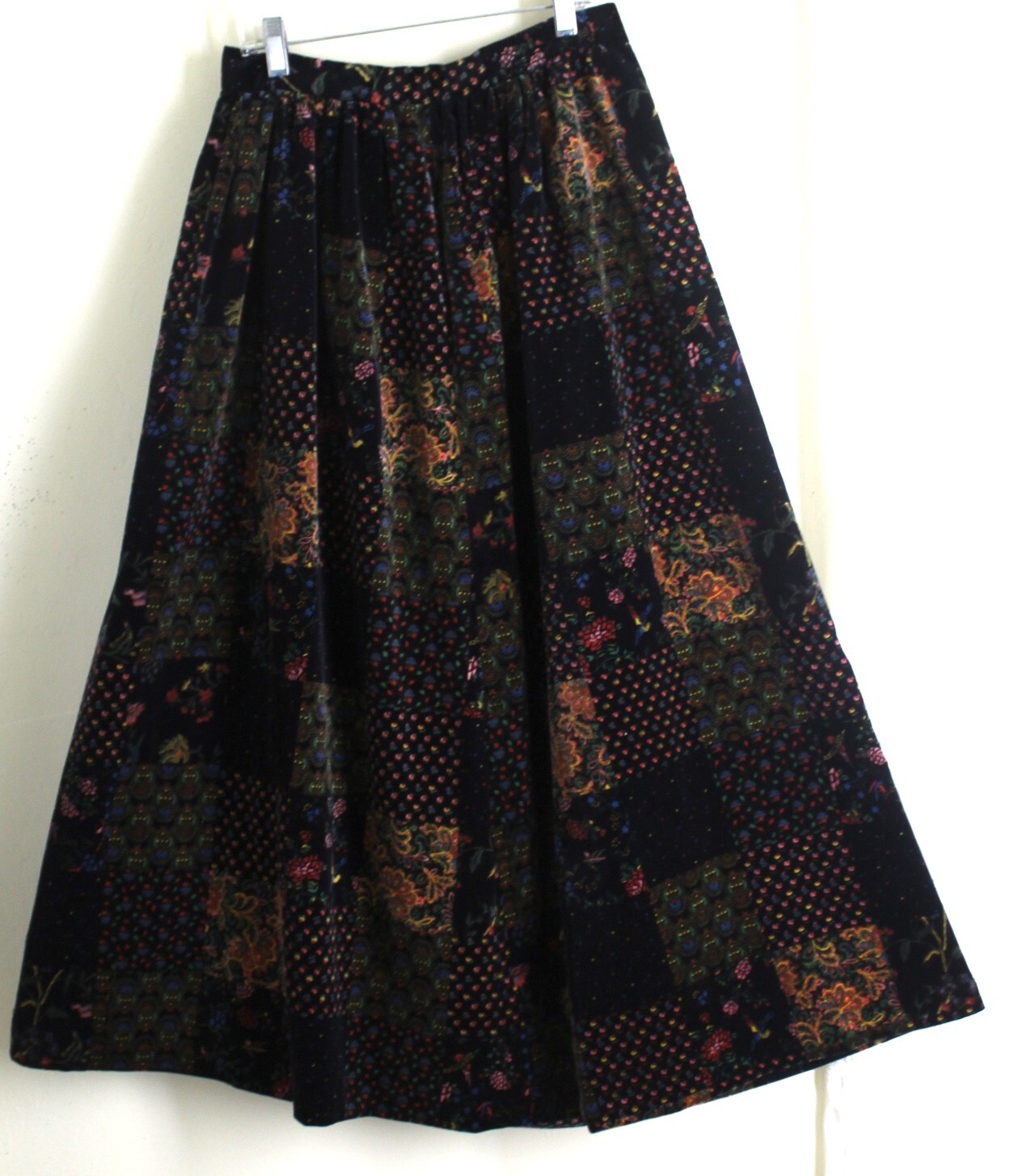 Estate Vintage Hand-Made Velvet Patchwork 28&Prime; Waist M 8 10 Long Gypsy Skirt