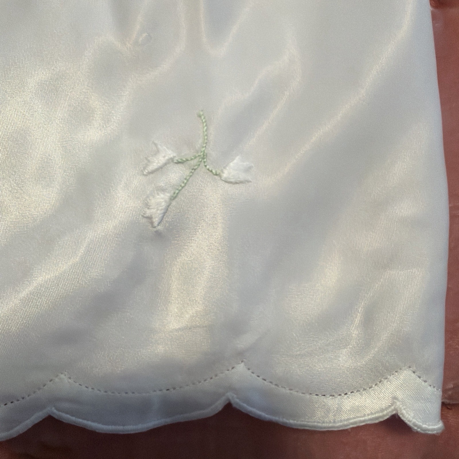 Vintage 60s Odette Barsa sz. LARGE Hand Embroidered Lily of the Valley Half Slip