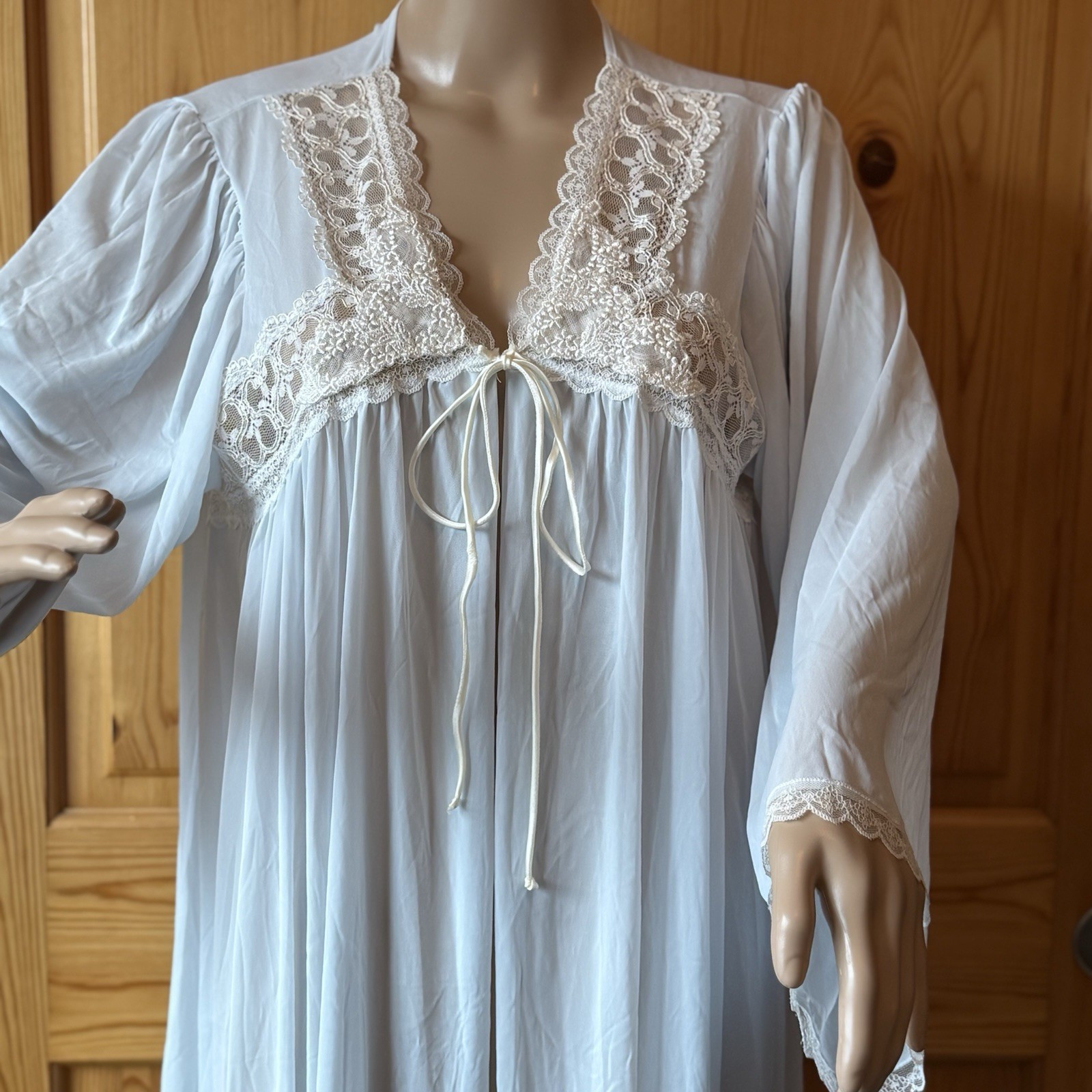 Vintage 70s Miss Elaine Peignoir Robe Size L 100% Nylon Blue White Lace