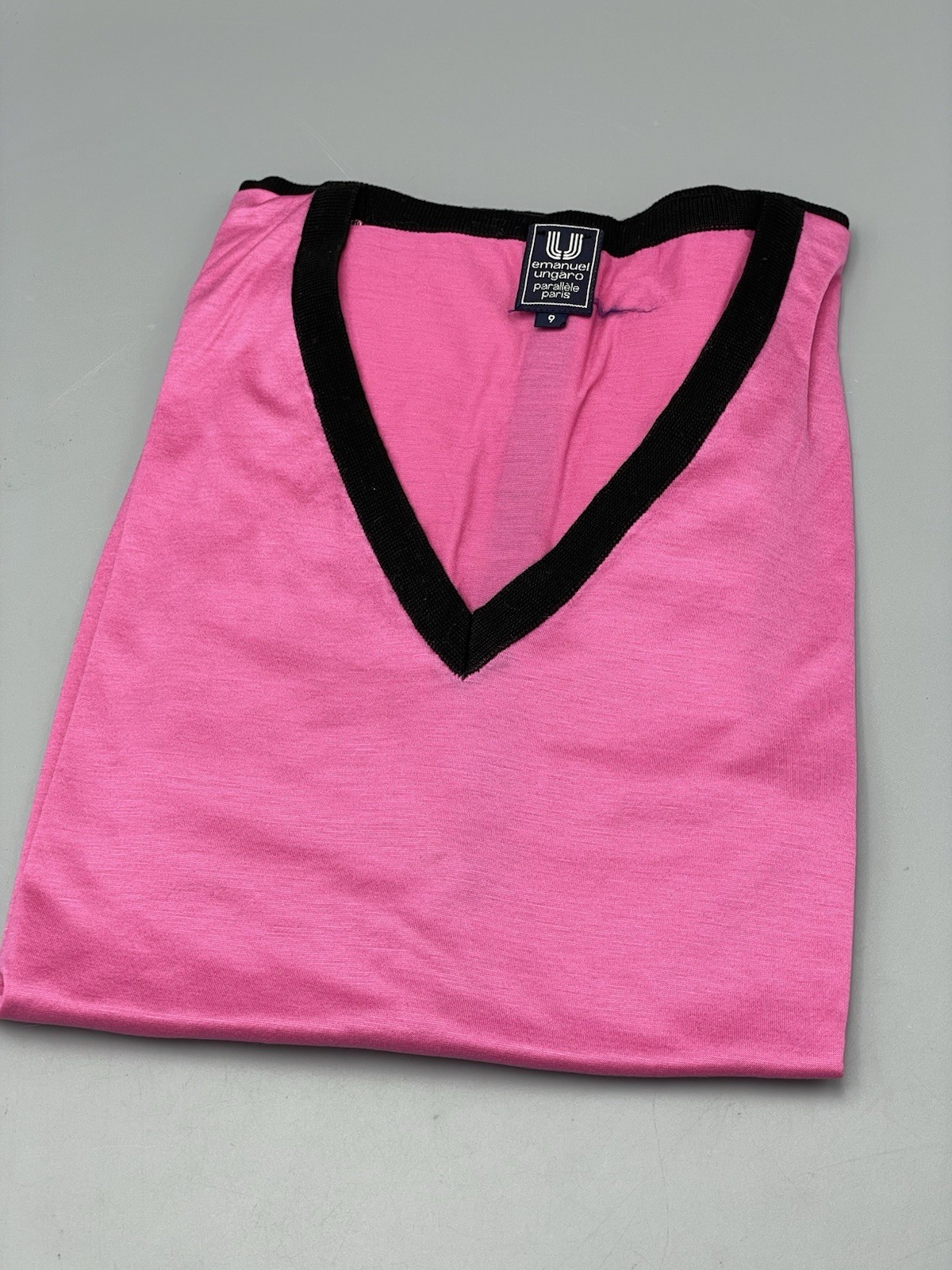 Vintage UNGARO Paris High Contrast V-neck Top Women&rsquo;s Hot Pink 1980s 1990s