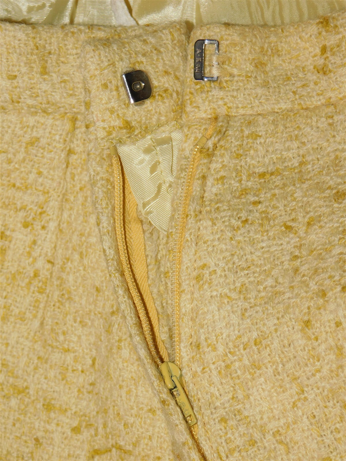 Vtg 2 Pcs MARSHALL FIELD & Company Devonbrook Look Daffodil Yellow Skirt Suit