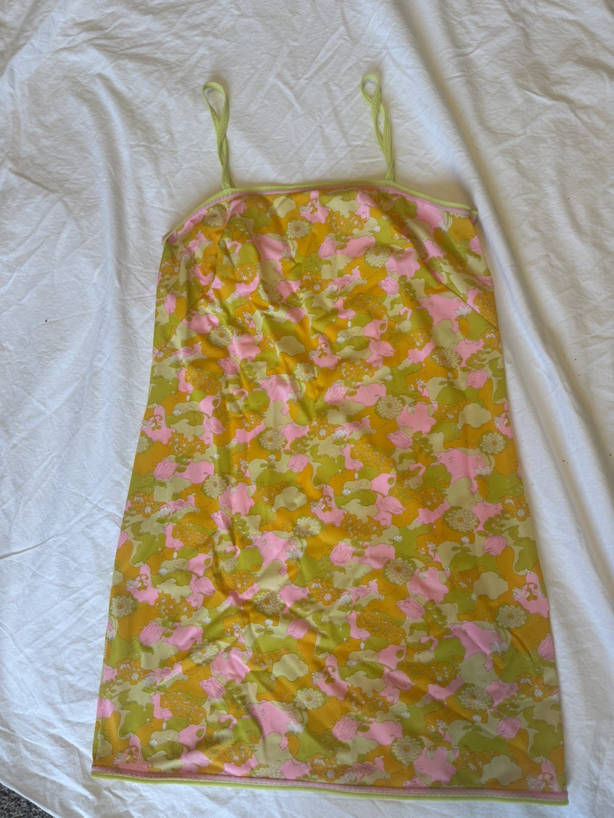 Psychedelic colorful pattern 1960s full slip Vassarette fits like modern small