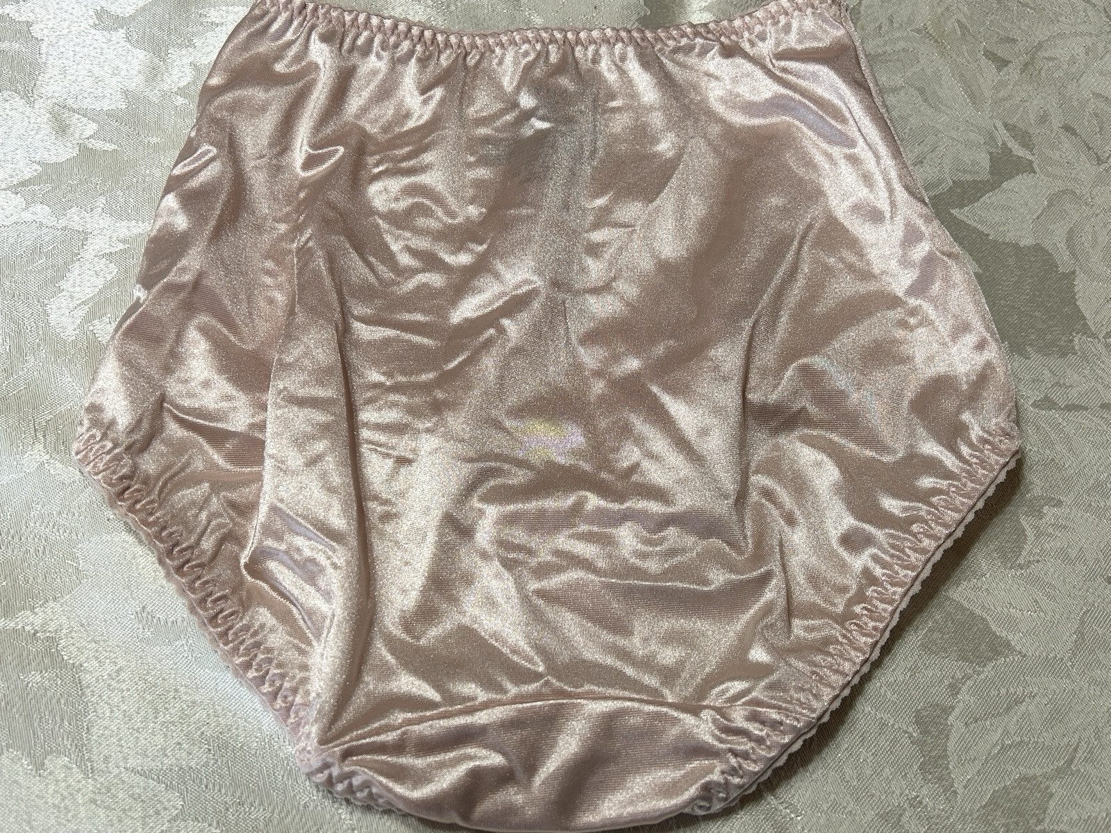 NWOT Vtg VANITY FAIR 40301 Second Skin Satin S Pink Brief Panties #328