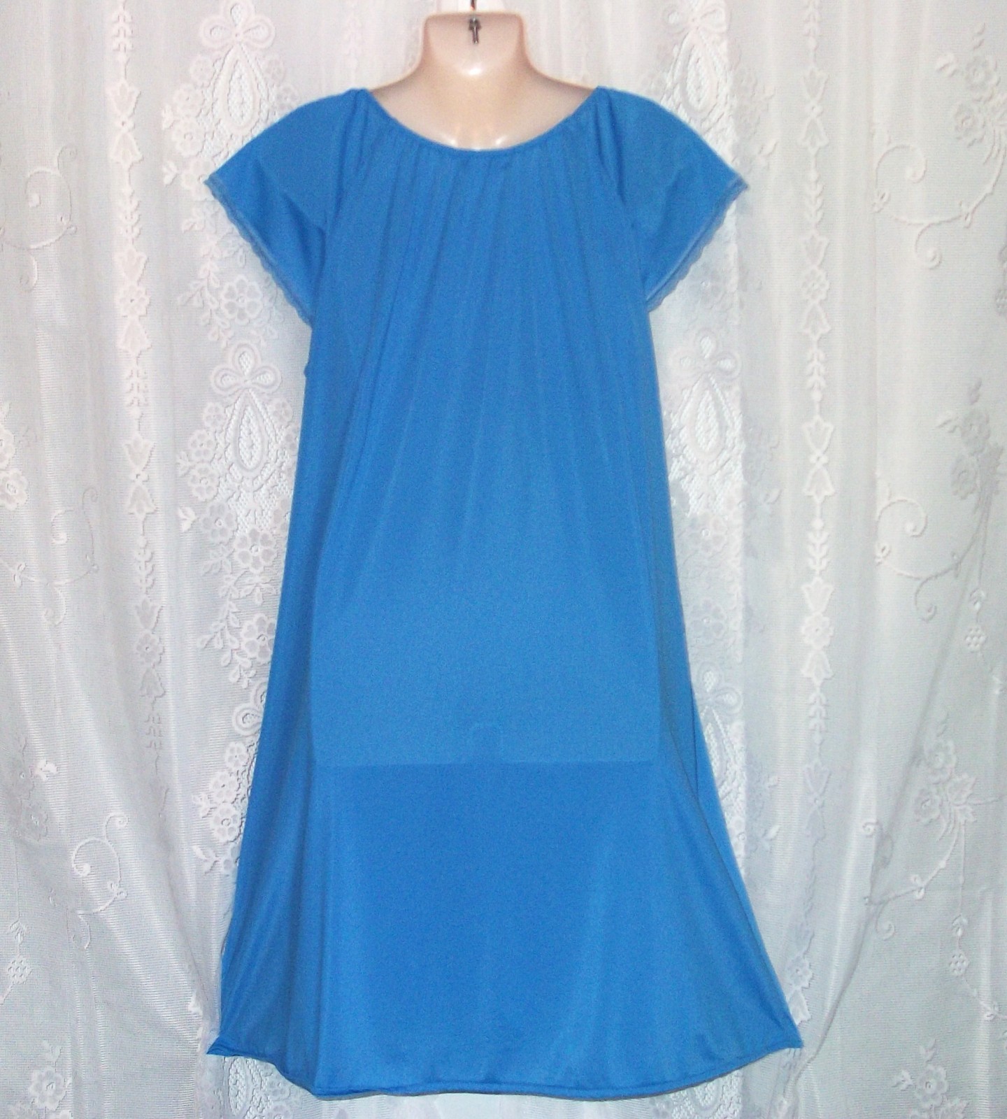 Med.(Lg.)Miss Elaine,ocean blue,waltz.vintage nightgown,comfy soft nylon,lingeri
