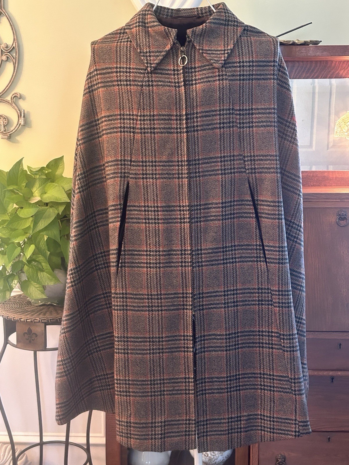 Women&rsquo;s Vintage Wool Houndstooth Plaid Cape Cloak One Size Unisex Lined WOW!