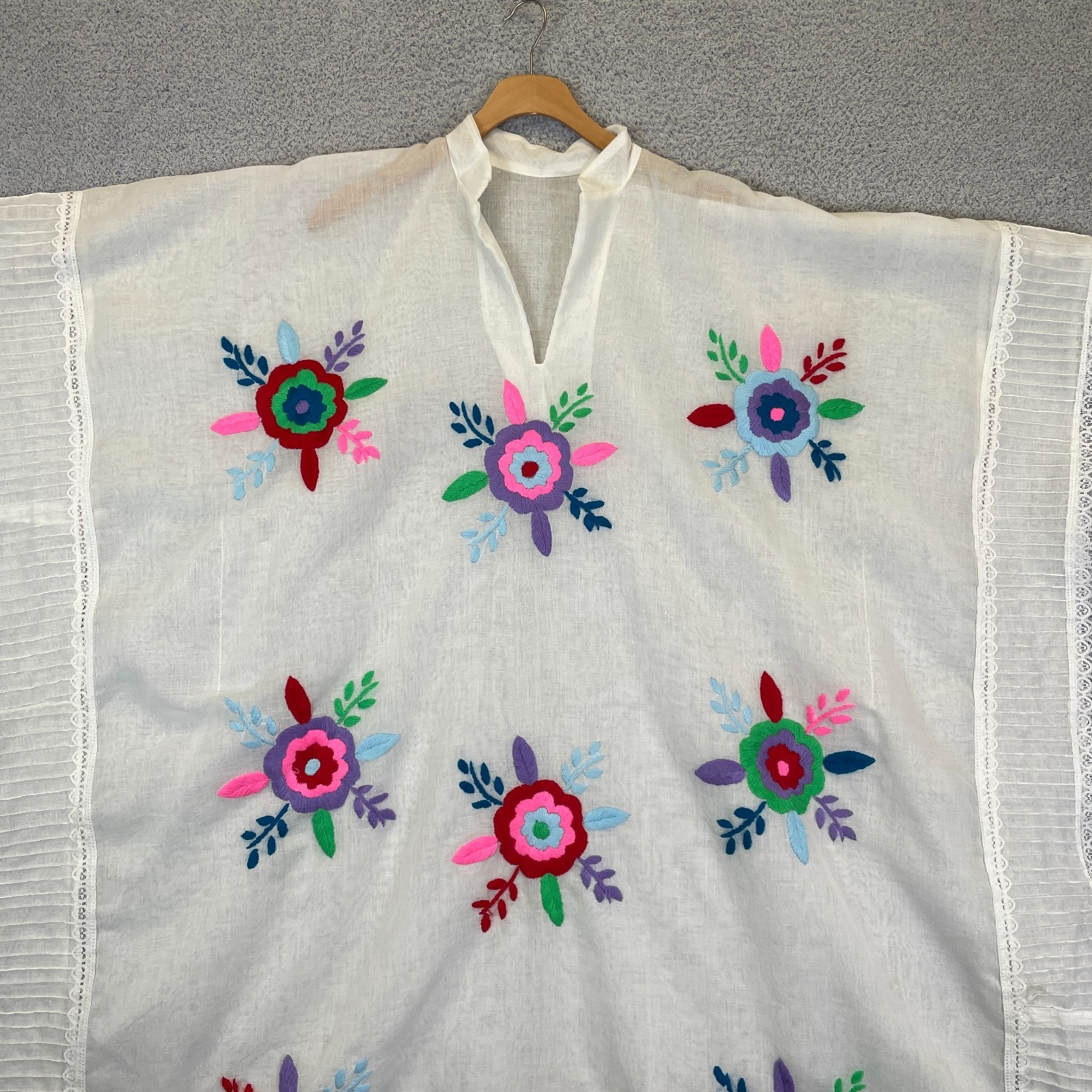 Vintage 1970s Kaftan Hand Embroidered Floral Motifs Folk Art Festival Poncho OS
