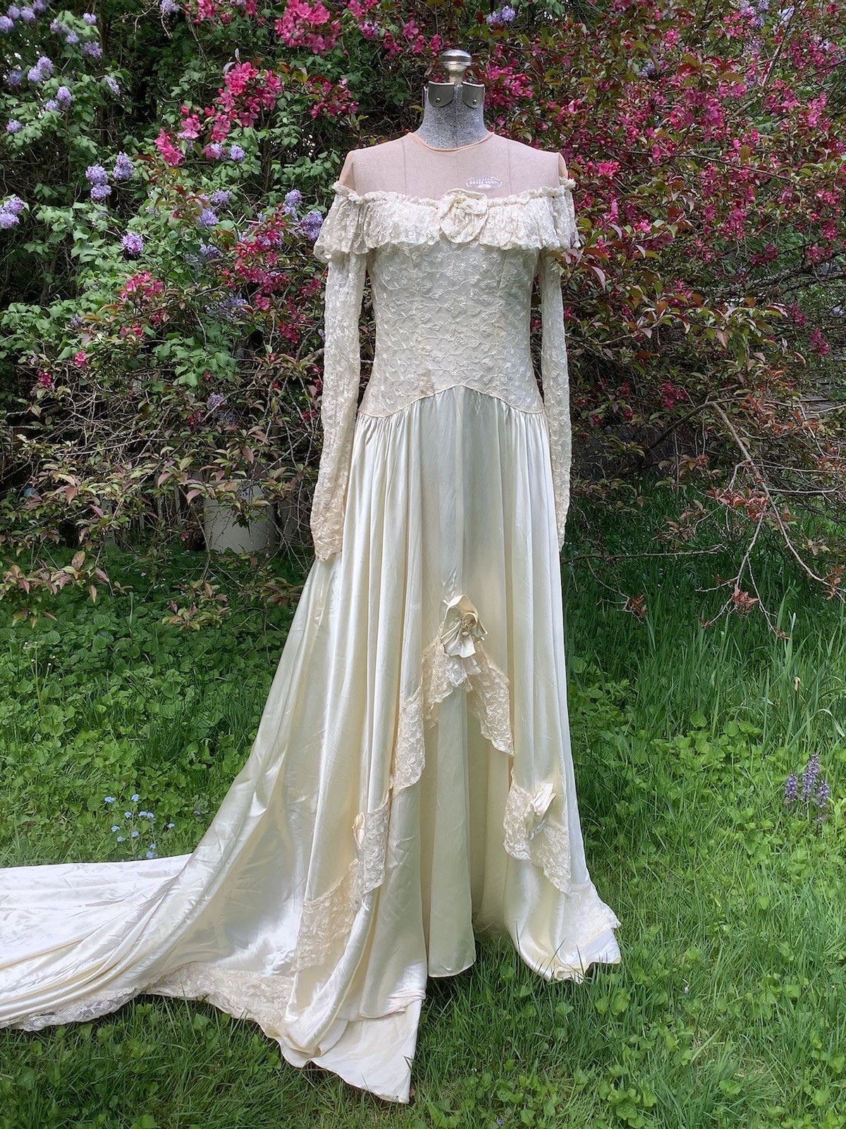 Vintage Early 1930’s Lily Of Valley Satin Roses Lace Jewel Wedding Gown 34-28-52