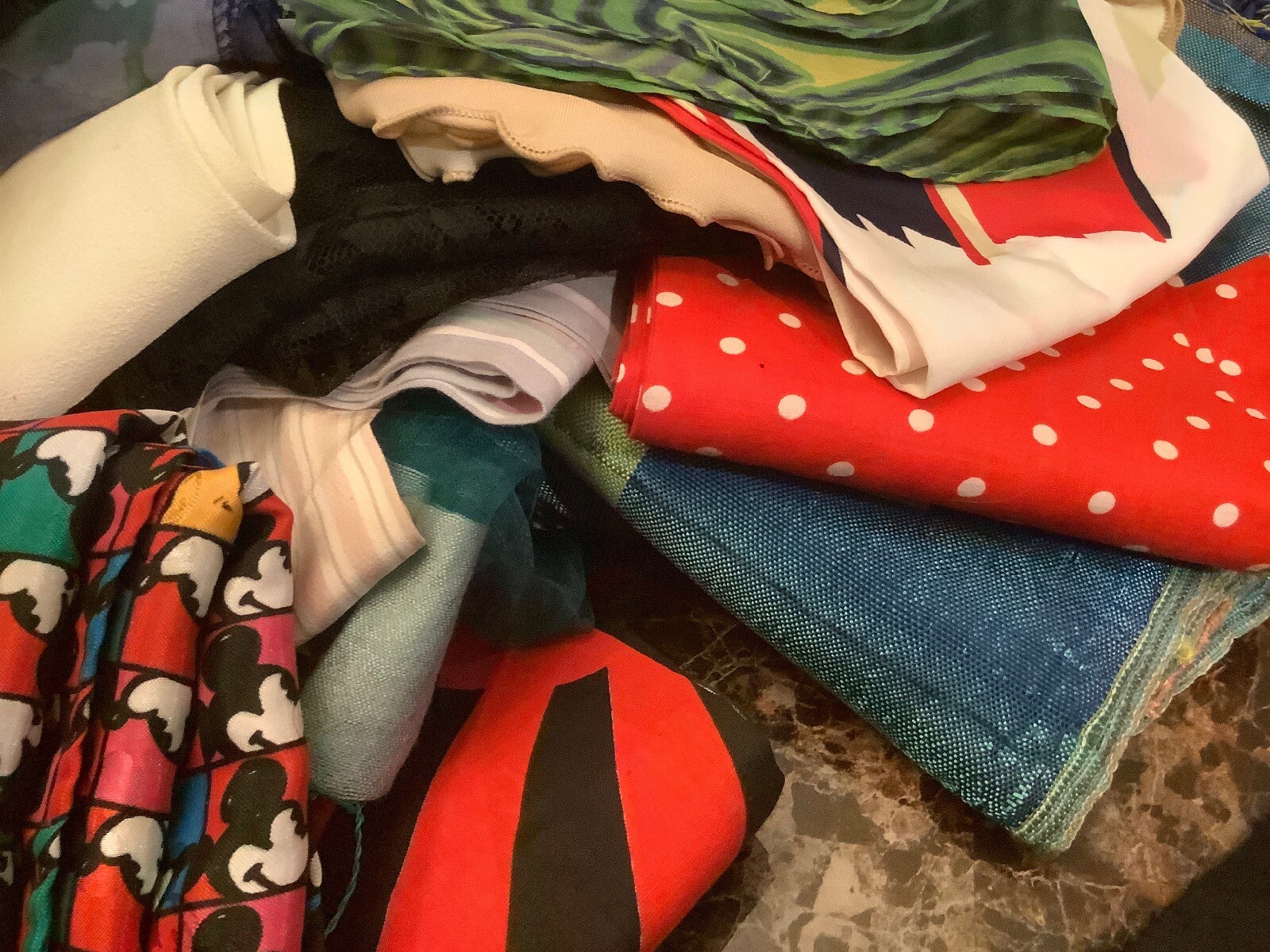 43+ ASSORTED SCARVES,BELTS SASHES VARIOUS SIZES SHAPES AND FABRICS