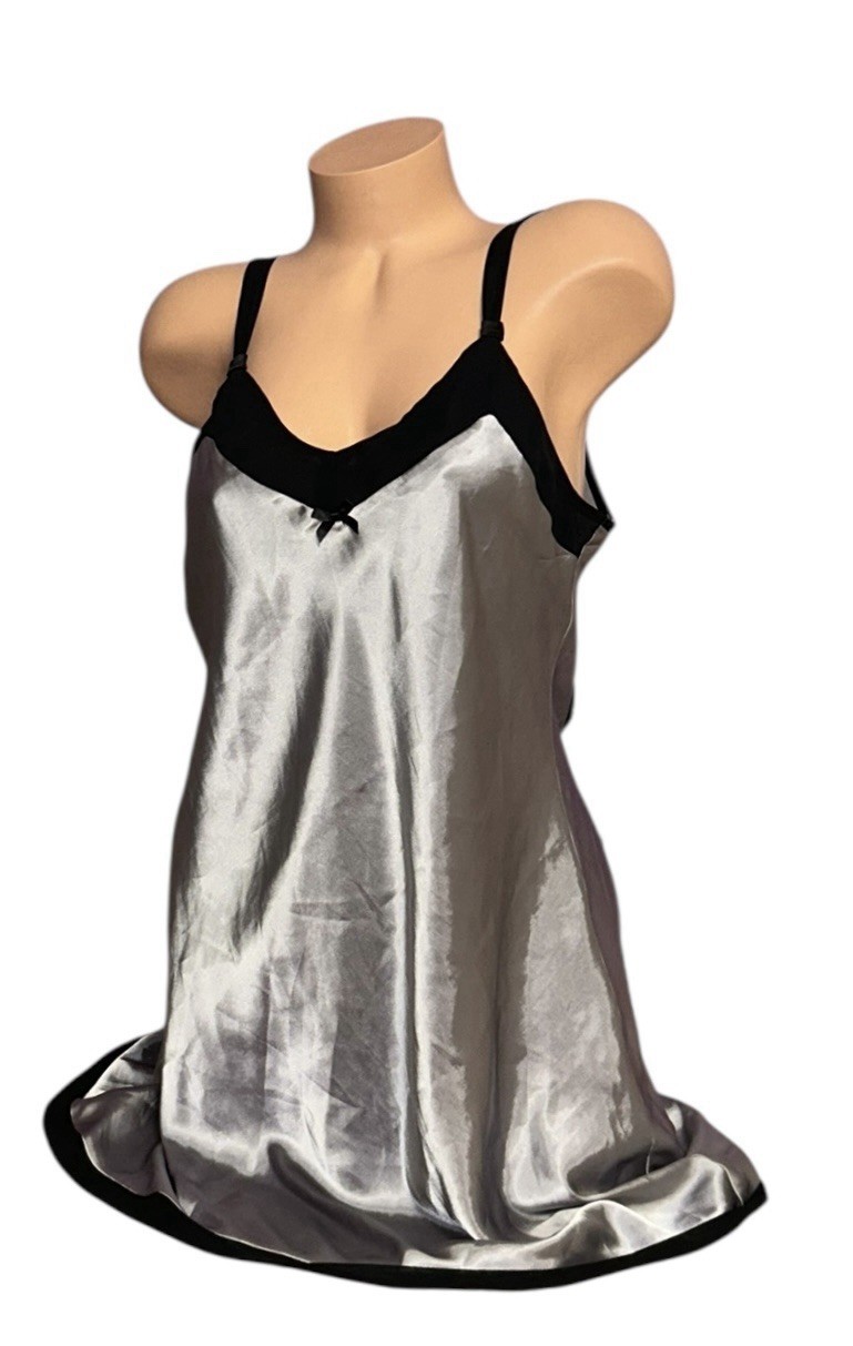 GILLIGAN & O’MALLEY Silver Shiny Satin Black Trim Nightie Nightgown M
