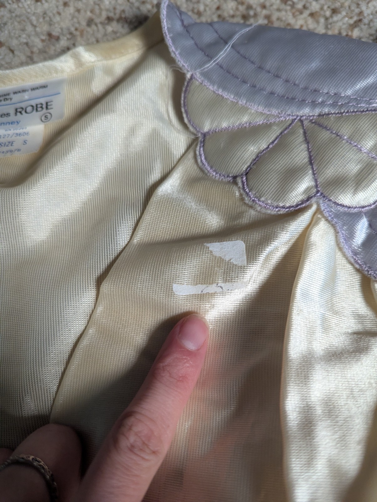 VTG JC PENNEY Ivory Shiny Structured Bridal Embroidered Dressing Robe Small