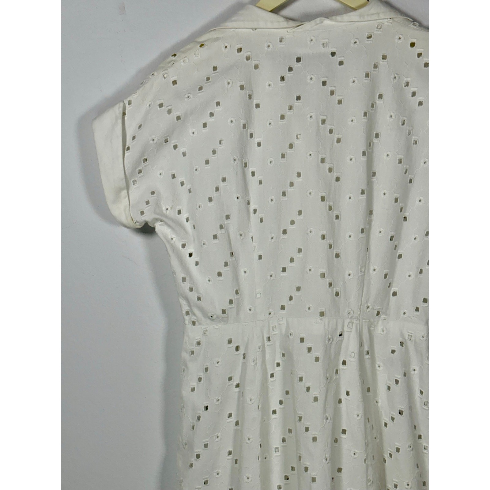 1940s 1950s White Cotton Eyelet Floral Embroidered Button Front Day Dress