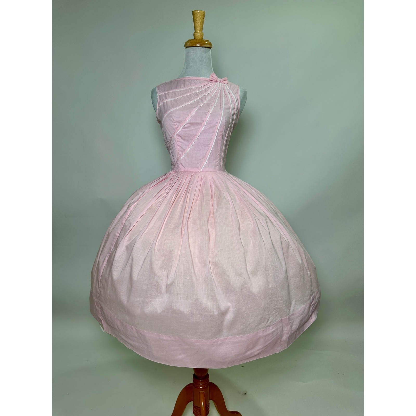 Vintage 1950s Cute Tailored Junior Pink Sunburst Dress Bow circle Skirt cotton
