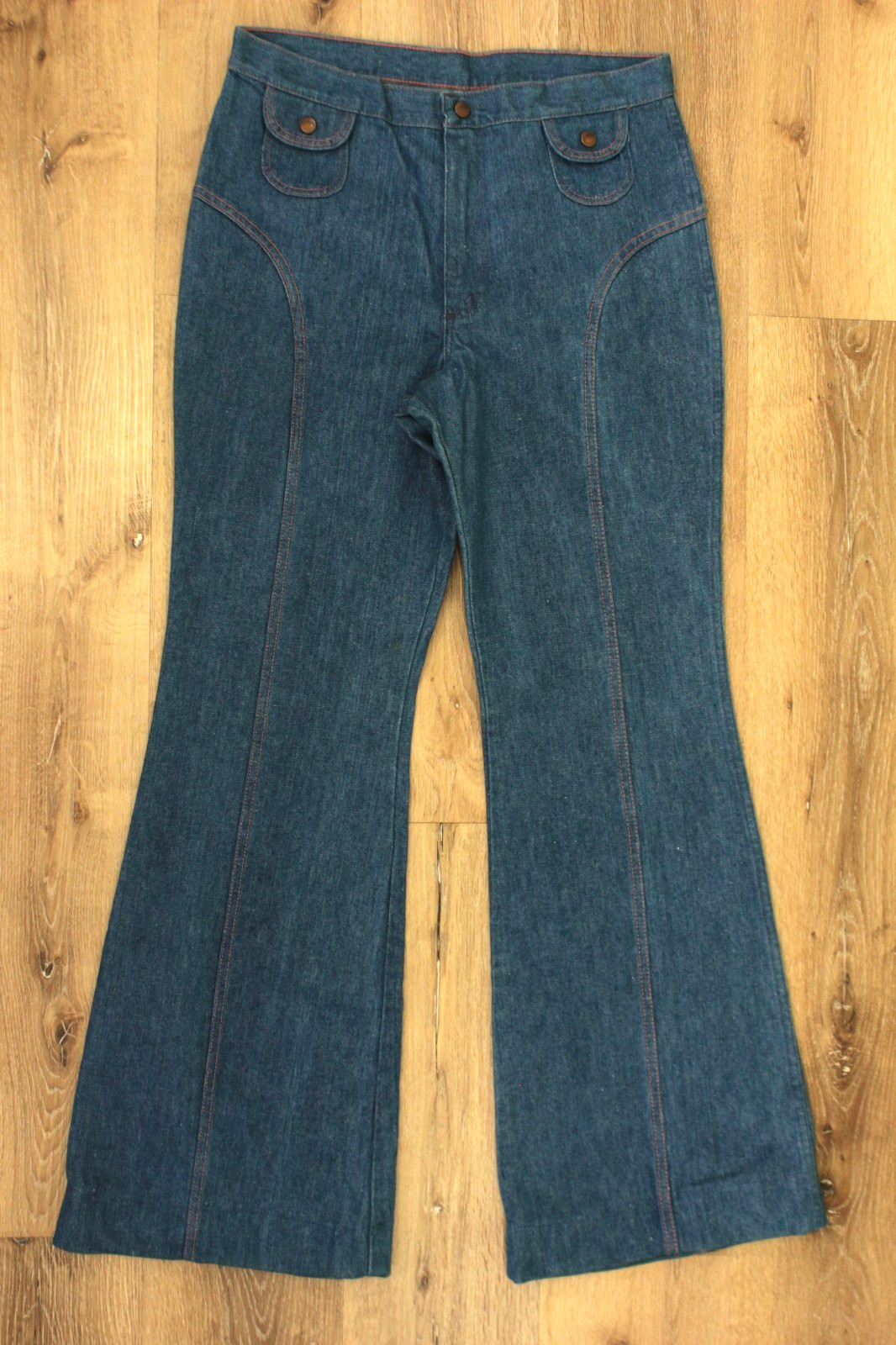 VTG Women&rsquo;s 70s Wrangler Denim Bell Bottom Jeans W/ Saddle Back Seams Sz 33&Prime;