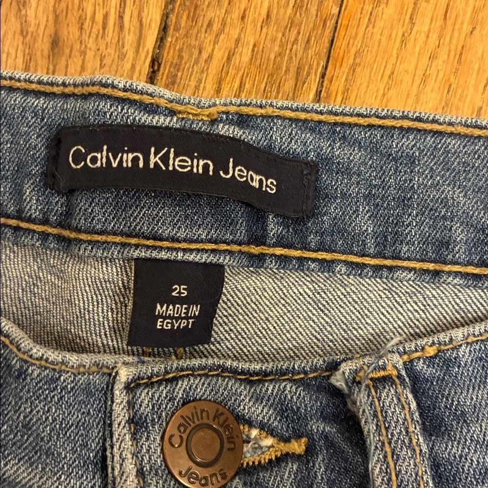 Vintage Calvin Klein Straight Leg Jeans in Medium Blue Wash Size 25