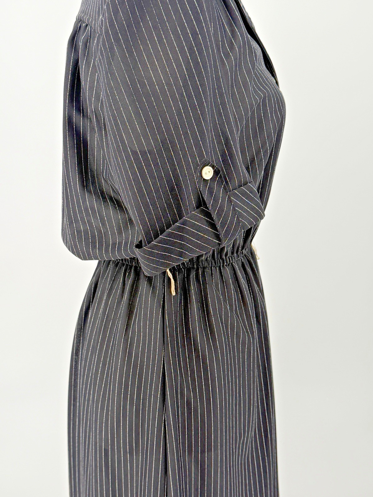 Vintage Tab-Sleeve-Black & White Pinstripe Shirtwaist dress-Size 14-No Belt