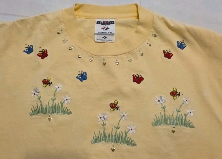 jerzees heavyweight blend Size Large Embroidered Bees, Butterflies And Flowers