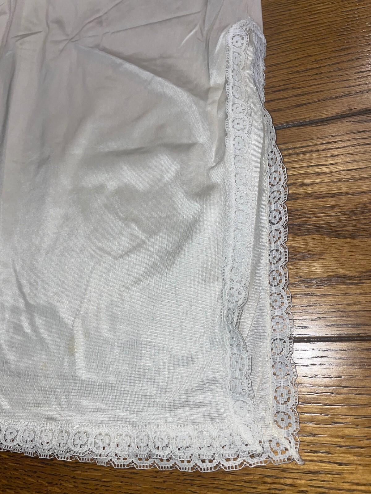 Komar Off White Nylon Ladies Side Slits Half Slip – Women&rsquo;s Size S Average 25&Prime;