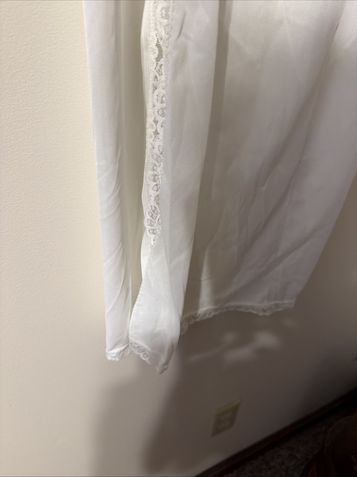 Pinehurst Slip Vintage White 35” Lace Hem Side Slit #5484 Large 100% Nylon