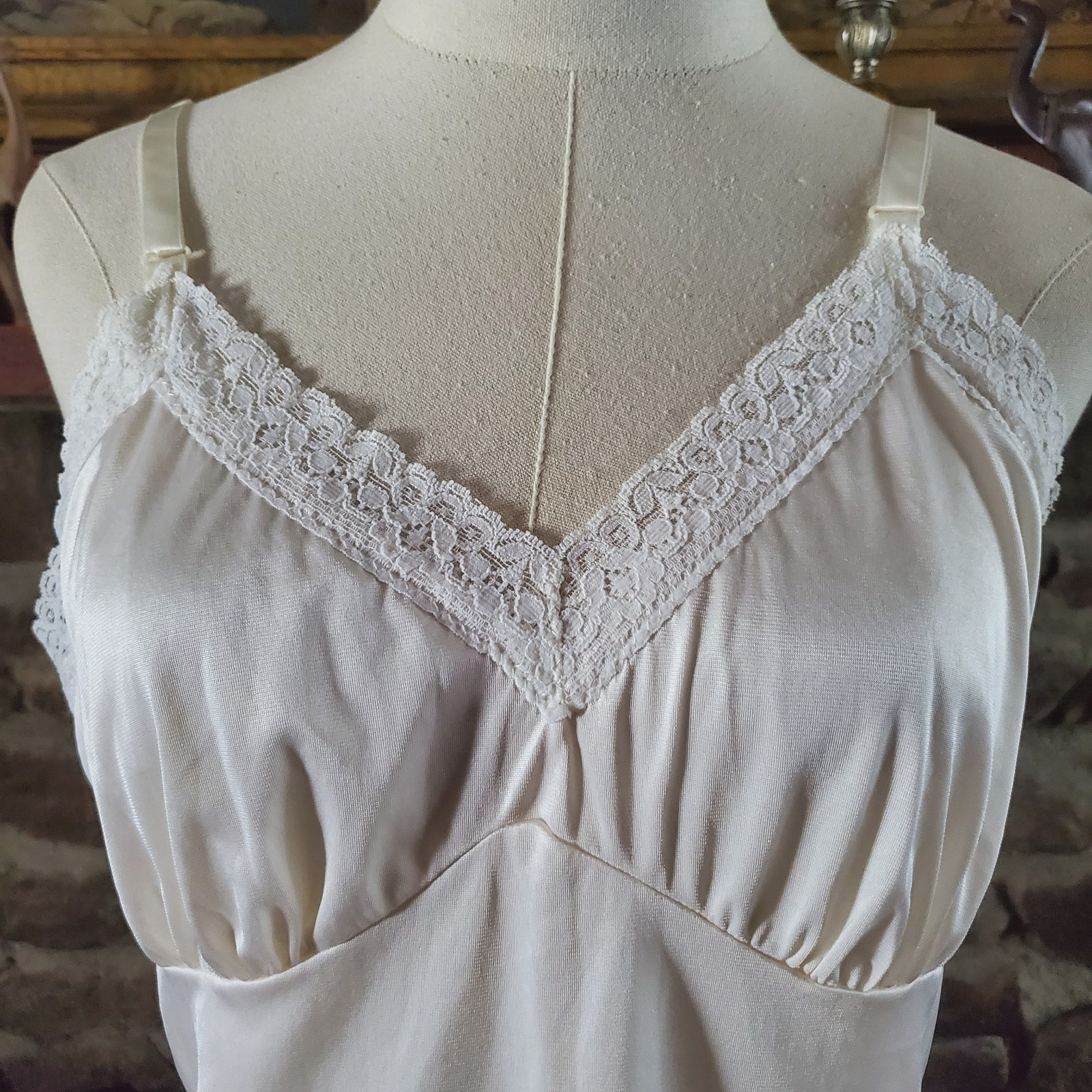 Vtg Bradley Nylon Full Slip Dress Ivory White Lace Trim Size 40 USA Fabric