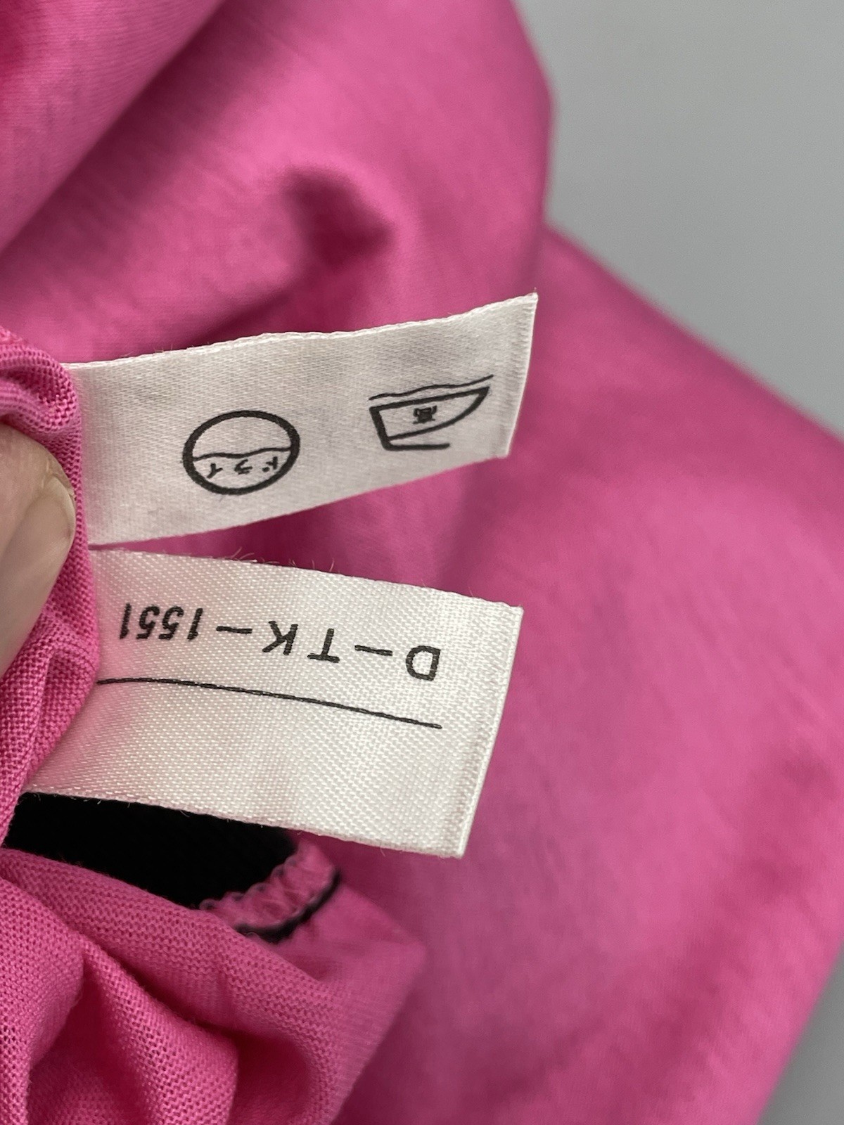 Vintage UNGARO Paris High Contrast V-neck Top Women&rsquo;s Hot Pink 1980s 1990s