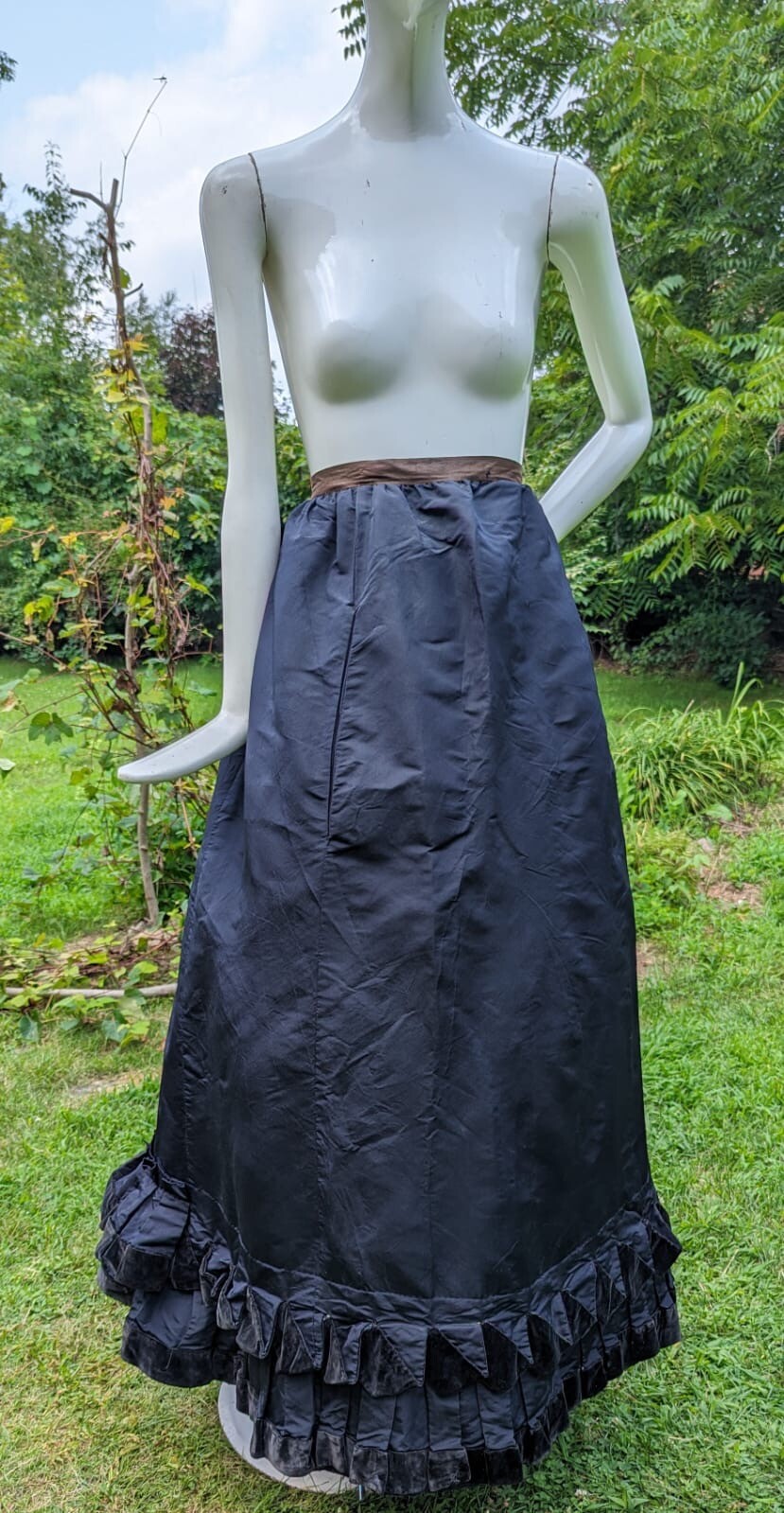 VICTORIAN 19TH C BLACK BUSTLE SKIRT W VELVET + SILK RUCHED RUFFLE BOTTOM
