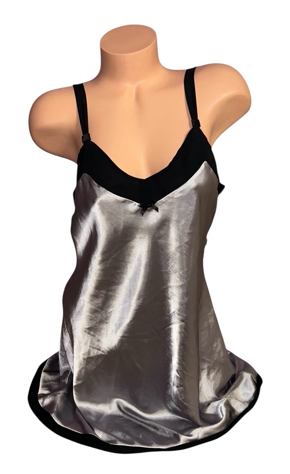 GILLIGAN & O’MALLEY Silver Shiny Satin Black Trim Nightie Nightgown M