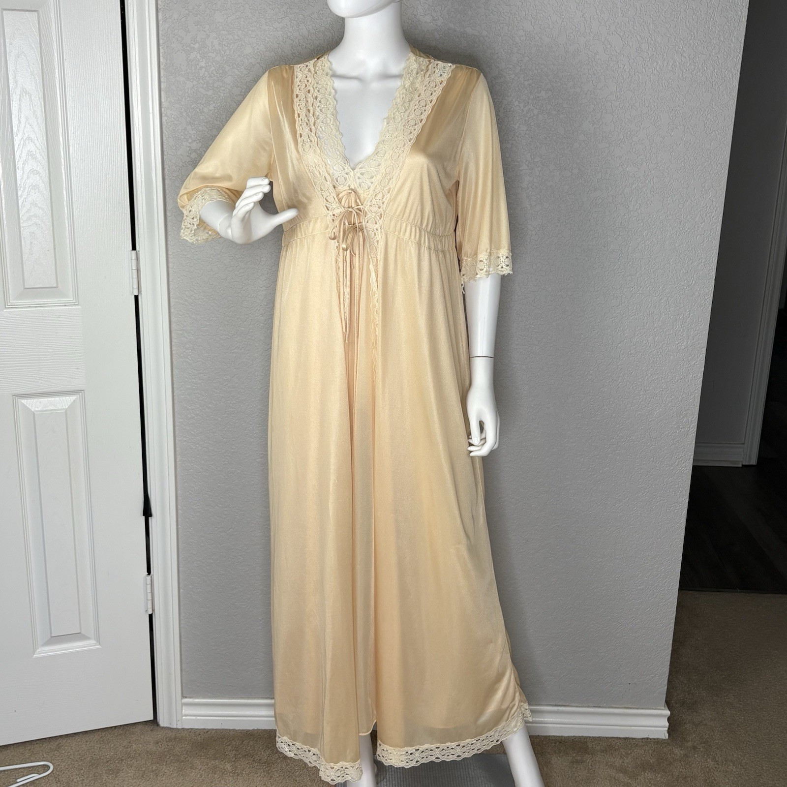 Durelle Peignoir Set Dressing Gown Robe Lace Peach Ivory Nylon 70s Vtg Size S