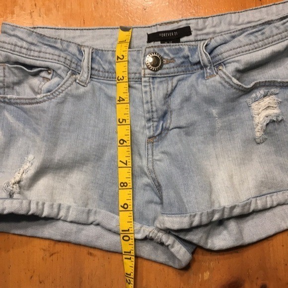 Forever 21 Distressed Denim Shorts Light Wash Cuffed Size 27 Y2K Indie Sleaze